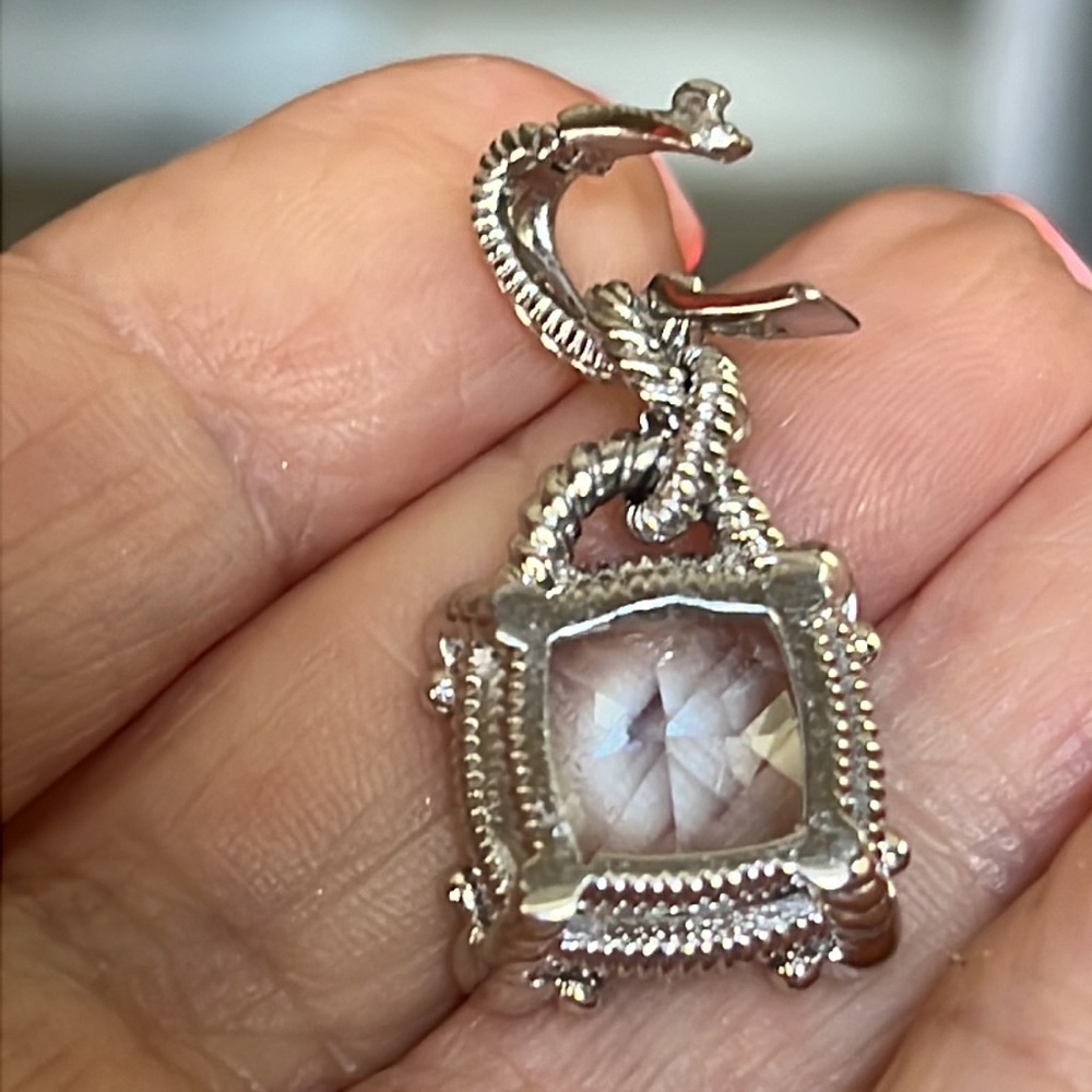 Judith Ripka, 18 karat gold, diamond and blue topaz pendant - Picture 6 of 17